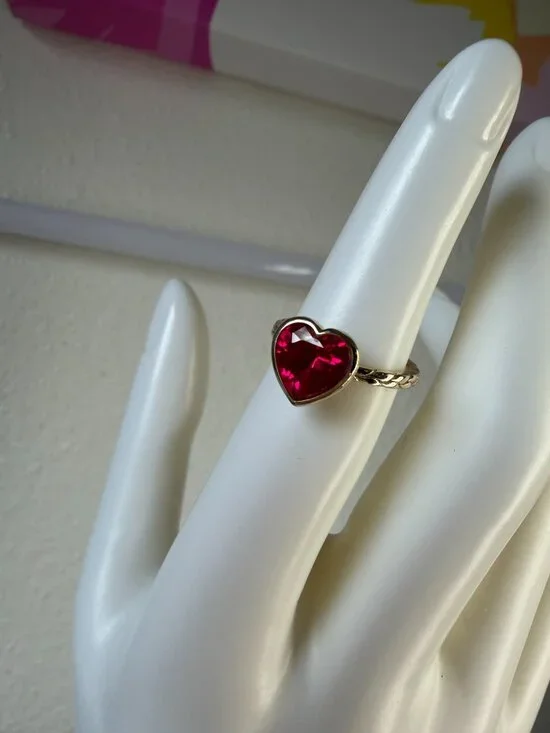 Hard to Find Melinda Maria Red Amelie Heart Ring - 5 - Picture 10 of 17